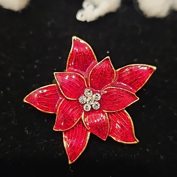 Vintage Poinsettia Earrings - Picture 4 of 9